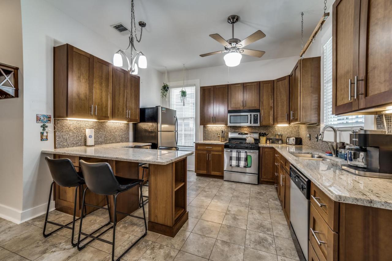 Downtown Historic 2Bdrm, Walk To Riverwalk, Alamo; Beautifully Renovated! San Antonio Eksteriør bilde