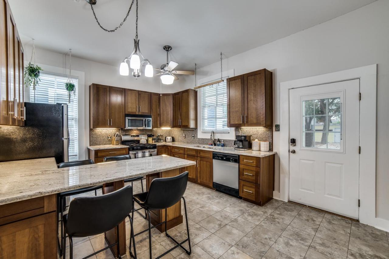 Downtown Historic 2Bdrm, Walk To Riverwalk, Alamo; Beautifully Renovated! San Antonio Eksteriør bilde