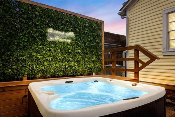 Downtown Historic 2Bdrm, Walk To Riverwalk, Alamo; Beautifully Renovated! San Antonio Eksteriør bilde